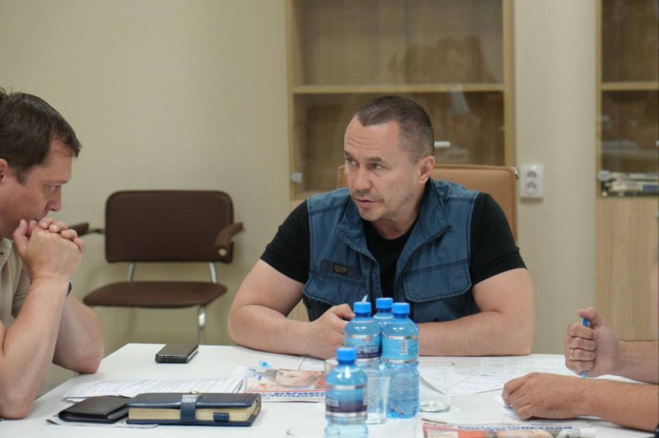 Первый вице-премьер Дмитрий Бердников провел совещание по восстановлению Волновахского муниципального округа Первый вице-премьер Дмитрий Бердников провел совещание по восстановлению Волновахского муниципального округа