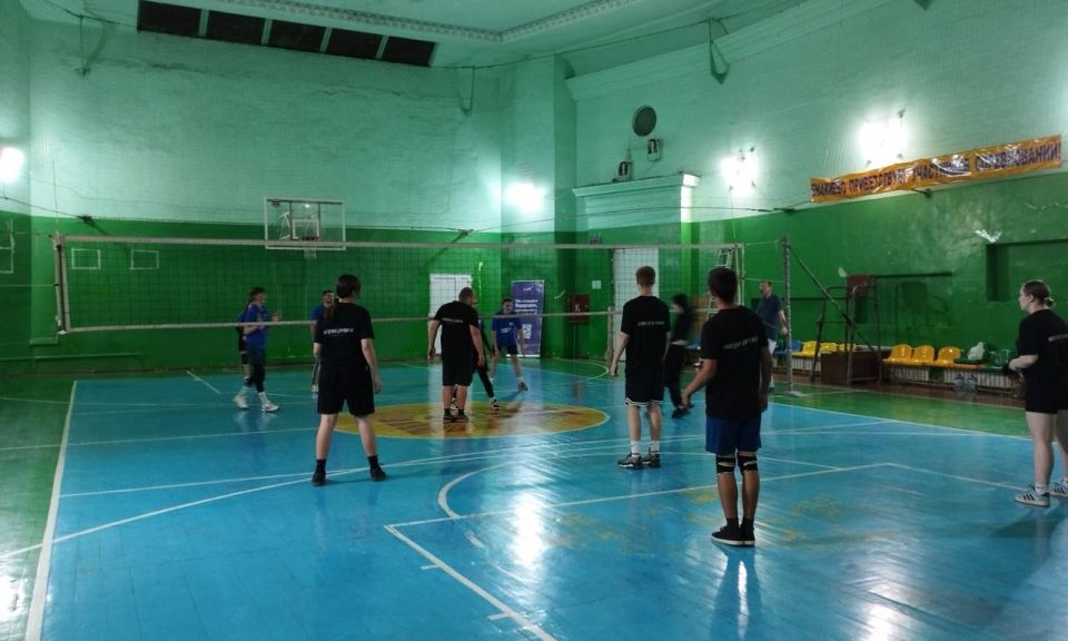 «Командный дух». В ДК "Металлург" прошел турнир по волейболу, собравший две талантливые команды «Командный дух». В ДК "Металлург" прошел турнир по волейболу, собравший две талантливые команды