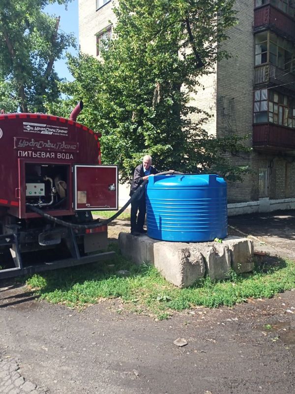 Сергей Желновач: В связи со сложной ситуацией водоснабжения на территории города Дебальцево, организован подвоз воды на м-н Восточный, м-н 50 лет Победы и м-н Фестивальный Сергей Желновач: В связи со сложной ситуацией водоснабжения на территории города Дебальцево, организован подвоз воды на м-н Восточный, м-н 50 лет Победы и м-н Фестивальный
