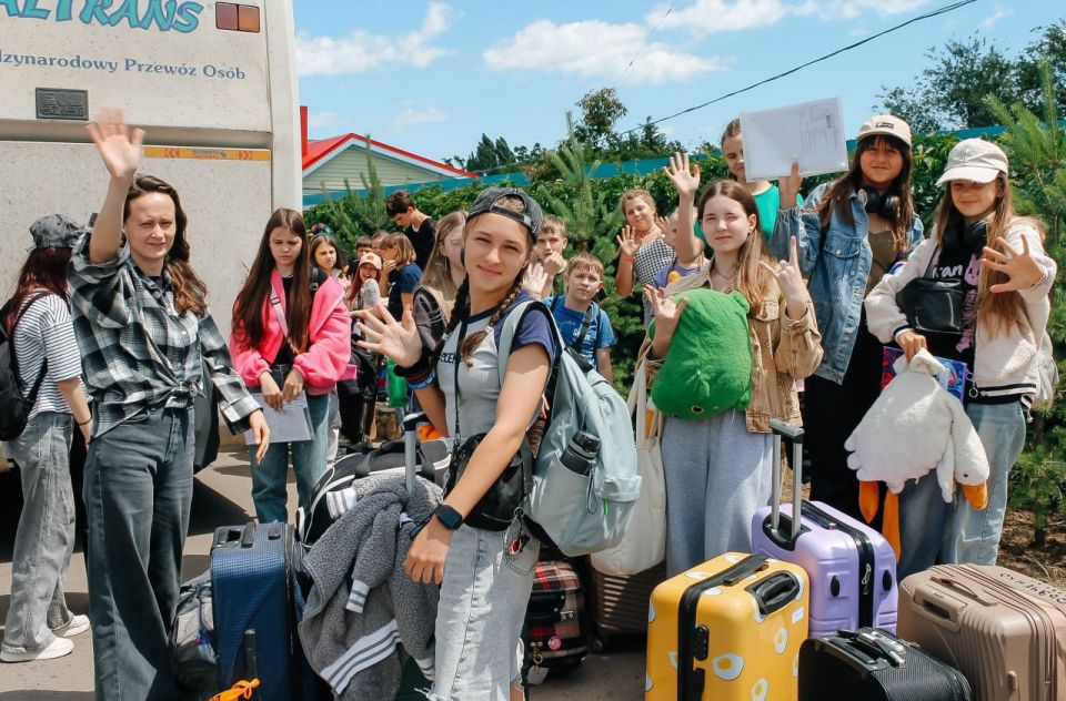 350 юных горловчан прибыли на отдых в Детский оздоровительный лагерь «Спутник» 350 юных горловчан прибыли на отдых в Детский оздоровительный лагерь «Спутник»