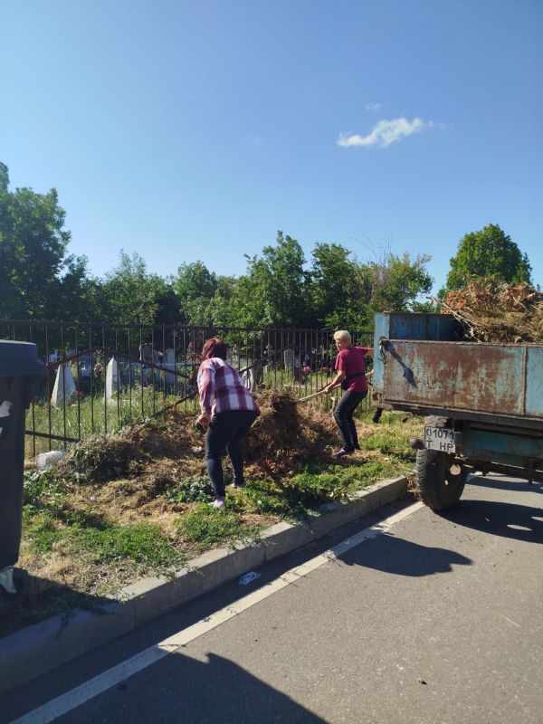 Чистота и порядок на кладбище - наша общая забота Чистота и порядок на кладбище - наша общая забота