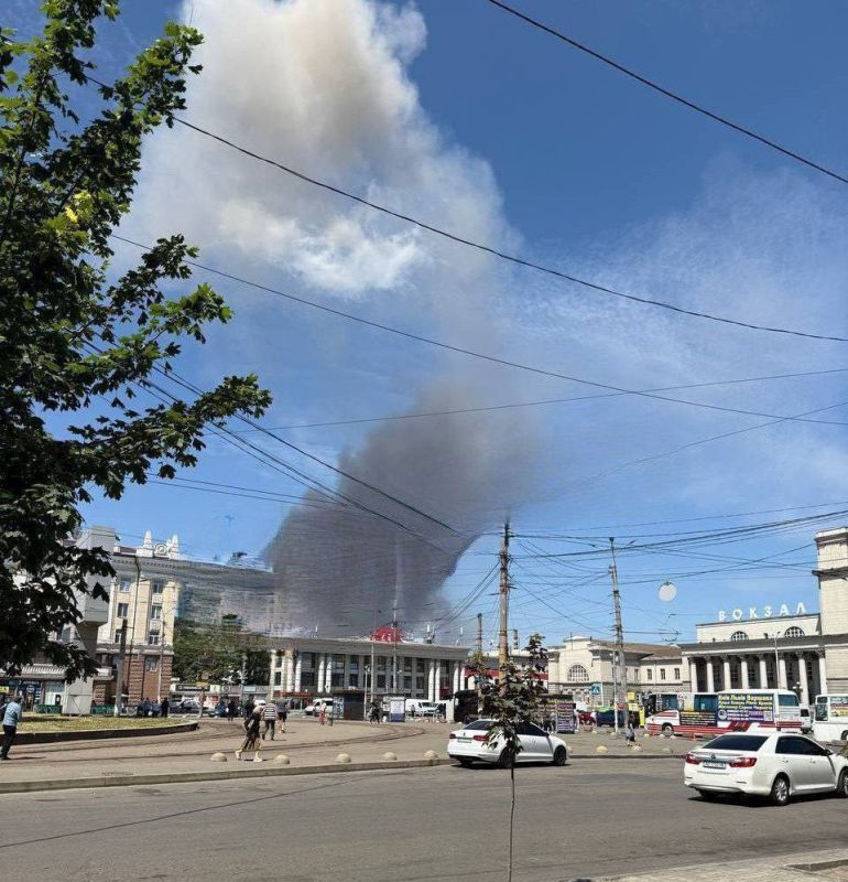 Два майора: Днепропетровск. Пока еще Украина Два майора: Днепропетровск. Пока еще Украина
