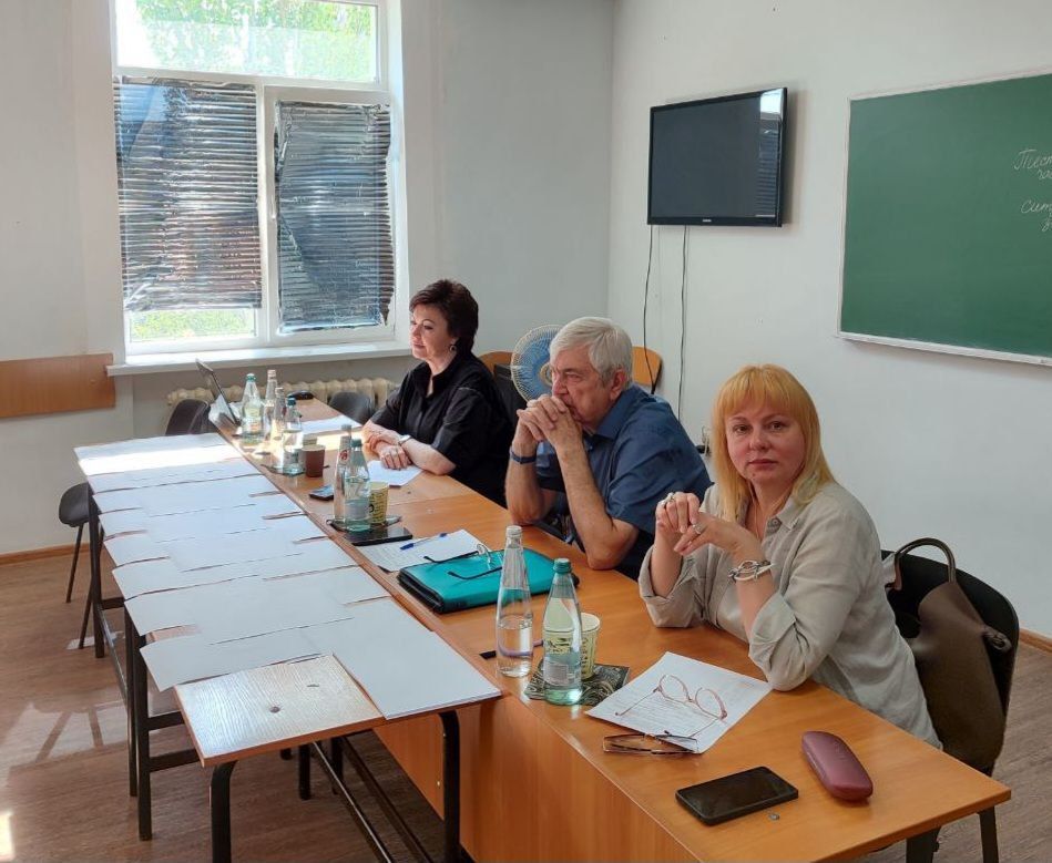 Сегодня председатель Ясиноватского муниципального совета ДНР Анна Бондарь приняла участие в работе Государственной аттестационной комиссии по защите магистерских диссертаций в качестве председателя комиссии Сегодня председатель Ясиноватского муниципального совета ДНР Анна Бондарь приняла участие в работе Государственной аттестационной комиссии по защите магистерских диссертаций в качестве председателя комиссии