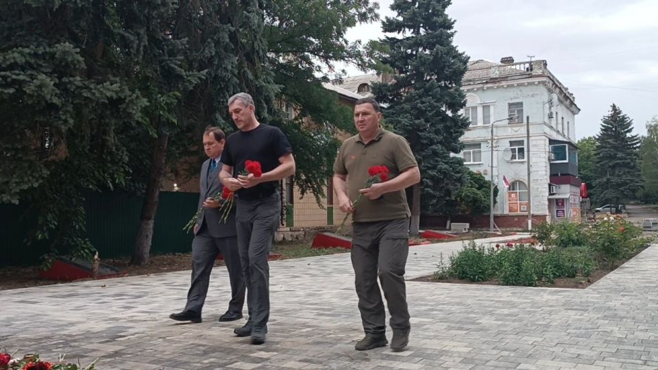 Игорь Лызов: Губернатора Амурской области Василий Орлов с рабочим визитом посетил подшефный Амвросиевский муниципальный округ Игорь Лызов: Губернатора Амурской области Василий Орлов с рабочим визитом посетил подшефный Амвросиевский муниципальный округ