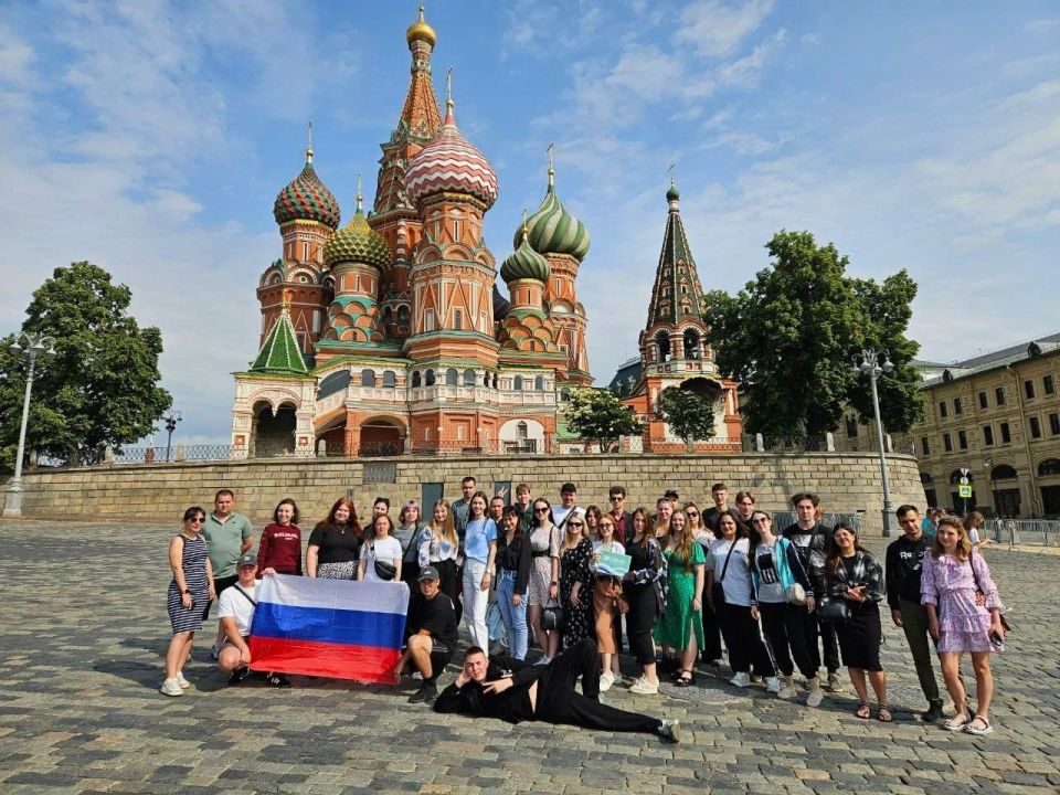 Через всю страну вместе с программой Росмолодёжи «Больше, чем путешествие» Через всю страну вместе с программой Росмолодёжи «Больше, чем путешествие»