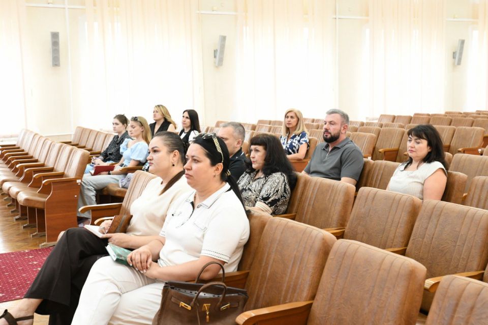 В рамках реализации проекта «Предпринимательство» партии «Единая Россия» в Администрации городского округа Макеевка состоялась встреча с предприятиями и индивидуальными предпринимателями, осуществляющими хозяйственную... В рамках реализации проекта «Предпринимательство» партии «Единая Россия» в Администрации городского округа Макеевка состоялась встреча с предприятиями и индивидуальными предпринимателями, осуществляющими хозяйственную...