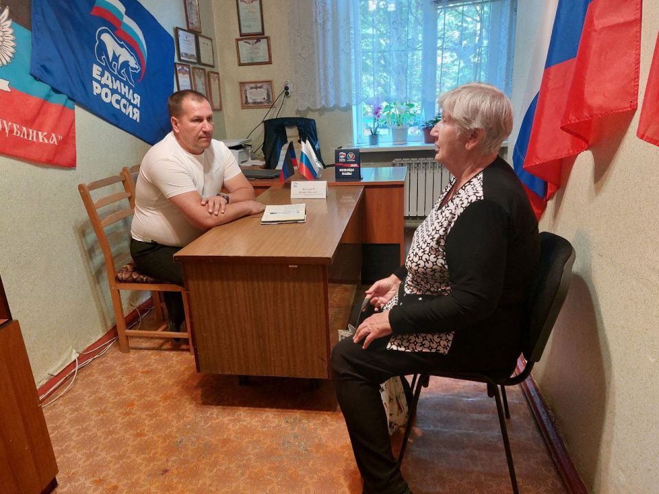Сергей Желновач: 24 июня 2025г., заместитель главы администрации городского округа Дебальцево Валерий Бессараб, провёл личный прием граждан в местной общественной приёмной Дебальцевского местного отделения Партии "Единая... Сергей Желновач: 24 июня 2025г., заместитель главы администрации городского округа Дебальцево Валерий Бессараб, провёл личный прием граждан в местной общественной приёмной Дебальцевского местного отделения Партии "Единая...
