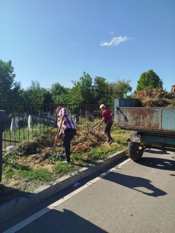 Чистота и порядок на кладбище - наша общая забота Чистота и порядок на кладбище - наша общая забота