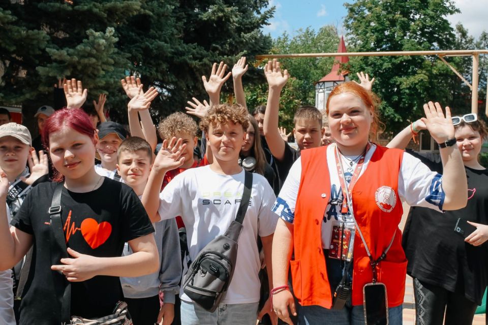 350 юных горловчан прибыли на отдых в Детский оздоровительный лагерь «Спутник» 350 юных горловчан прибыли на отдых в Детский оздоровительный лагерь «Спутник»