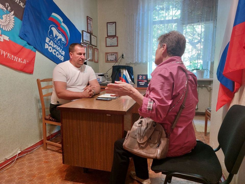 Сергей Желновач: 24 июня 2025г., заместитель главы администрации городского округа Дебальцево Валерий Бессараб, провёл личный прием граждан в местной общественной приёмной Дебальцевского местного отделения Партии "Единая... Сергей Желновач: 24 июня 2025г., заместитель главы администрации городского округа Дебальцево Валерий Бессараб, провёл личный прием граждан в местной общественной приёмной Дебальцевского местного отделения Партии "Единая...