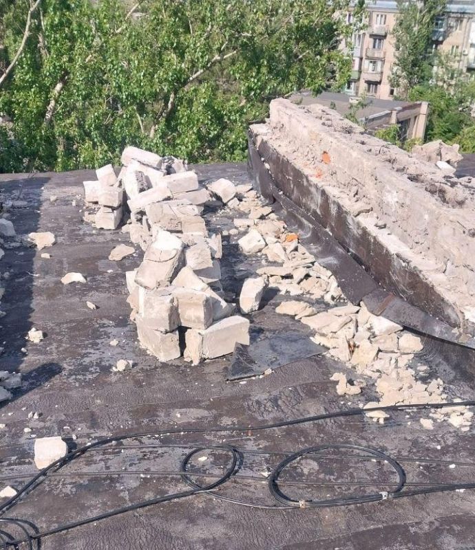 Нижегородцы приступили к ремонту вентканалов и настроек в одном из домов Харцызска Нижегородцы приступили к ремонту вентканалов и настроек в одном из домов Харцызска