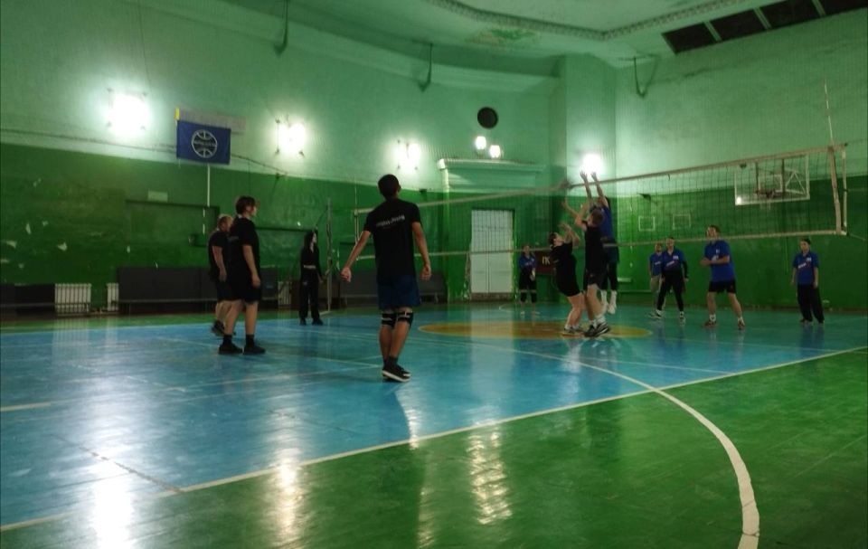 «Командный дух». В ДК "Металлург" прошел турнир по волейболу, собравший две талантливые команды «Командный дух». В ДК "Металлург" прошел турнир по волейболу, собравший две талантливые команды