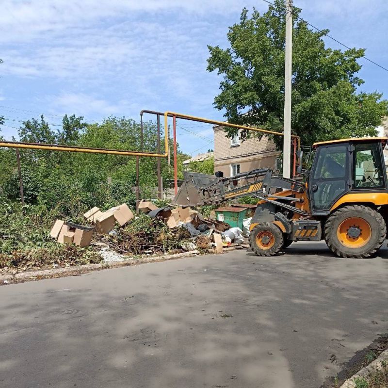 В Кировском продолжается работа по вывозу очаговых навалов мусора В Кировском продолжается работа по вывозу очаговых навалов мусора