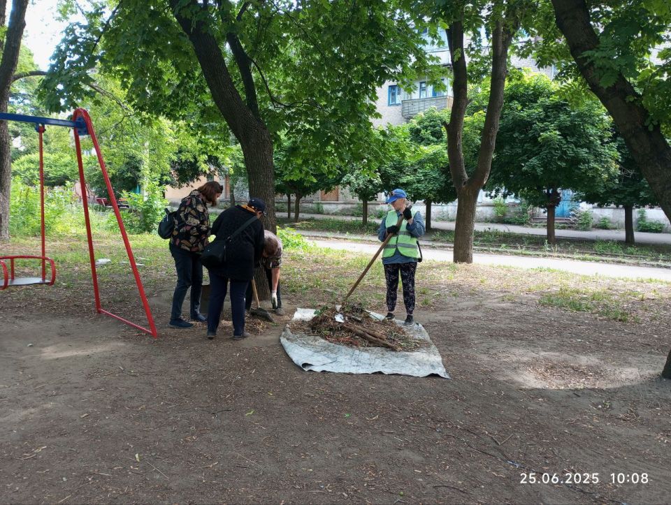 На территории городского округа Дебальцево продолжаются работы по покосу сорных и карантинных трав На территории городского округа Дебальцево продолжаются работы по покосу сорных и карантинных трав