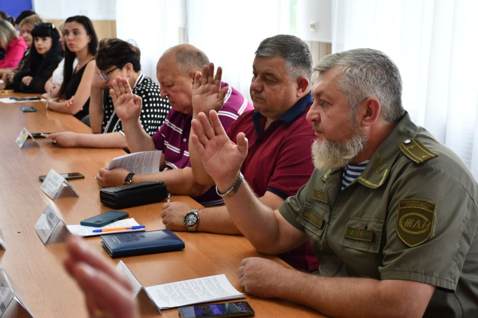 Сергей Желновач: Заседание Дебальцевского городского совета Донецкой Народной Республики первого созыва Сергей Желновач: Заседание Дебальцевского городского совета Донецкой Народной Республики первого созыва