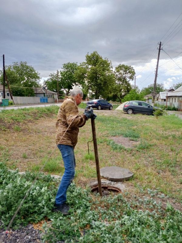 Аварийная бригада Республики Бурятия продолжает устранять неполадки на сетях водоснабжения в Старобешево и Комсомольское Аварийная бригада Республики Бурятия продолжает устранять неполадки на сетях водоснабжения в Старобешево и Комсомольское