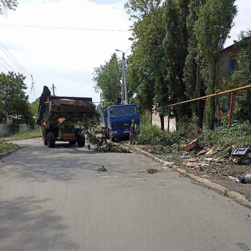 В Кировском продолжается работа по вывозу очаговых навалов мусора В Кировском продолжается работа по вывозу очаговых навалов мусора