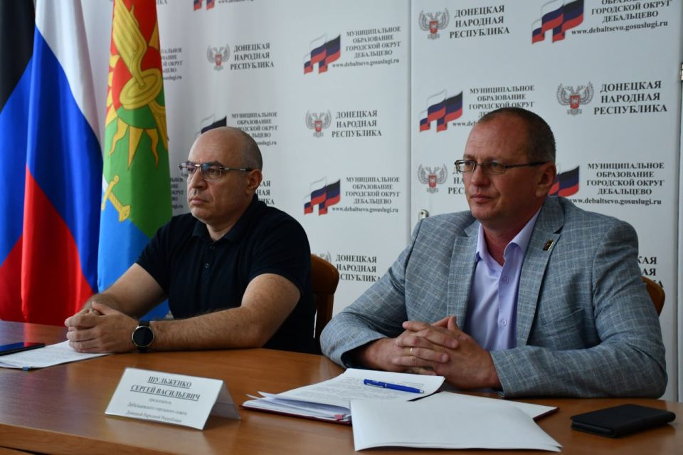 Сергей Желновач: Заседание Дебальцевского городского совета Донецкой Народной Республики первого созыва Сергей Желновач: Заседание Дебальцевского городского совета Донецкой Народной Республики первого созыва