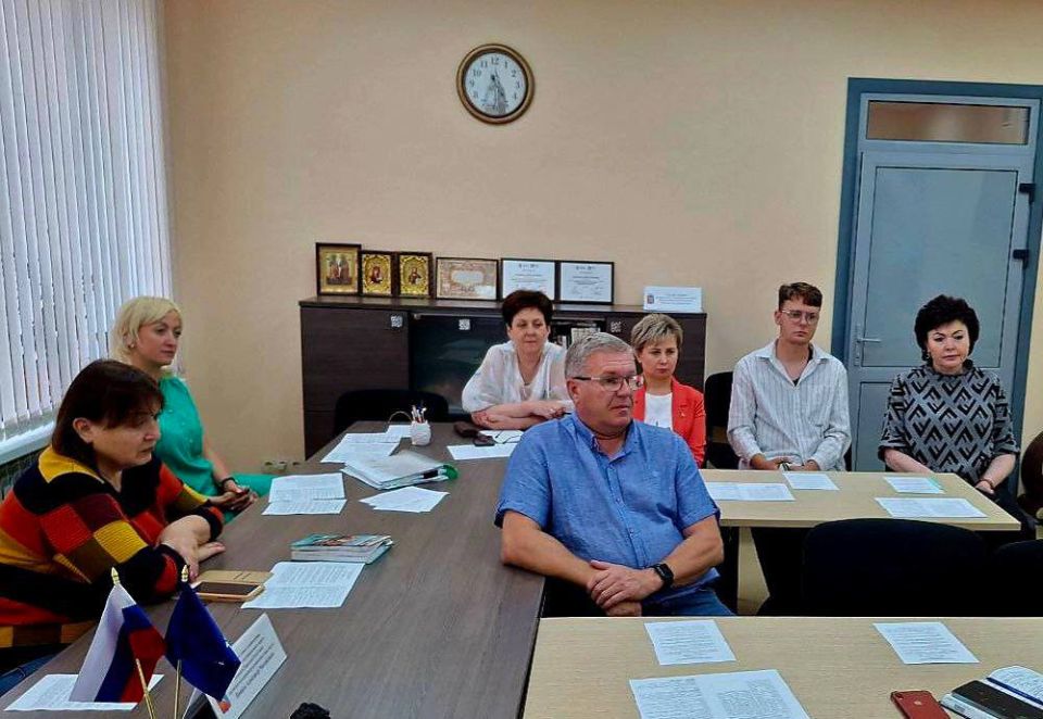 Сегодня приняла участие в тренинге для депутатов Ясиноватского муниципального совета по работе в социальных сетях и в приложении ВВЕРХ Сегодня приняла участие в тренинге для депутатов Ясиноватского муниципального совета по работе в социальных сетях и в приложении ВВЕРХ