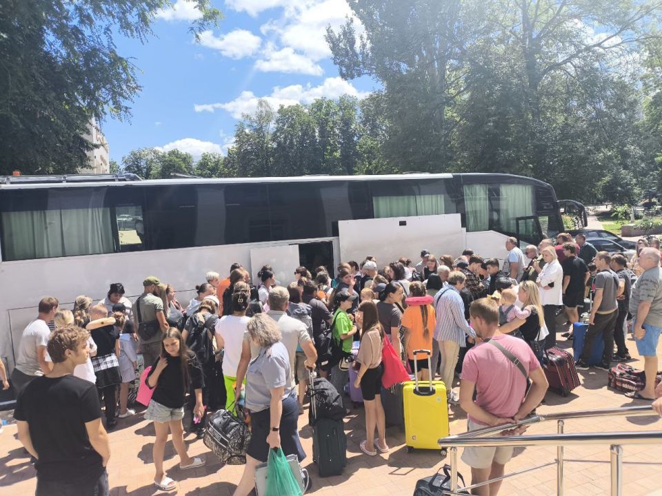 349 детей из Волновахского муниципального округа отправились в детские оздоровительные лагеря Анапы и Евпатории 349 детей из Волновахского муниципального округа отправились в детские оздоровительные лагеря Анапы и Евпатории