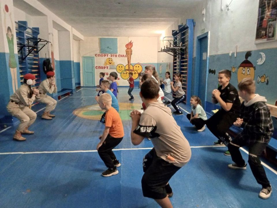 Юнармейцы местного отделения г.о Снежное ВВПОД " МОЛОДАЯ - ГВАРДИЯ ЮНАРМИЯ" ВПК "Оплот" местного штаба г. о. Снежное Юнармейцы местного отделения г.о Снежное ВВПОД " МОЛОДАЯ - ГВАРДИЯ ЮНАРМИЯ" ВПК "Оплот" местного штаба г. о. Снежное