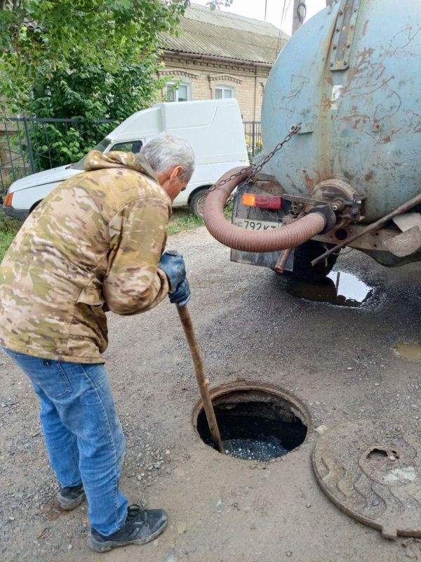 Аварийная бригада Республики Бурятия продолжает устранять неполадки на сетях водоснабжения в Старобешево и Комсомольское Аварийная бригада Республики Бурятия продолжает устранять неполадки на сетях водоснабжения в Старобешево и Комсомольское