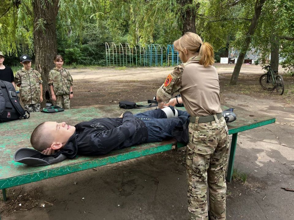 "Юнармейские занятия". Юнармейцы ВПК "Гвардейцы Донбасса 115" в составе: Стугарева София "Юнармейские занятия". Юнармейцы ВПК "Гвардейцы Донбасса 115" в составе: Стугарева София