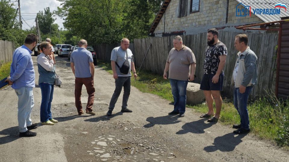 Иван Адамец: В Куйбышевском районе обсудили восстановление дорожного покрытия в рамках проекта «Управдом» Иван Адамец: В Куйбышевском районе обсудили восстановление дорожного покрытия в рамках проекта «Управдом»