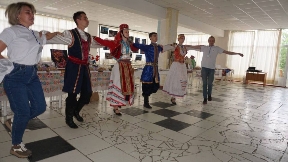 Торжественное открытие Форума, фестиваль греческой культуры, утренняя зарядка, вечер отдыха молодёжи — все это было во второй день Форума Торжественное открытие Форума, фестиваль греческой культуры, утренняя зарядка, вечер отдыха молодёжи — все это было во второй день Форума