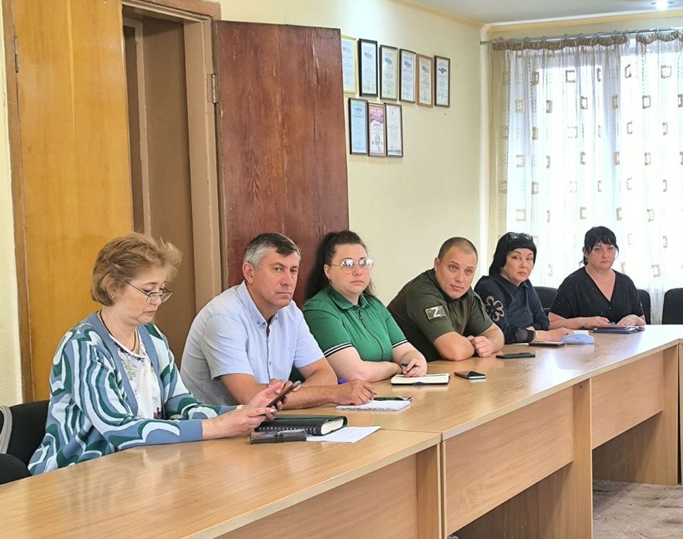 Наталья Бегуненко: Сегодня, 25 июня, руководитель Управы Петровского внутригородского района Администрации городского округа Донецк Бегуненко Наталья провела еженедельное аппаратное совещание Наталья Бегуненко: Сегодня, 25 июня, руководитель Управы Петровского внутригородского района Администрации городского округа Донецк Бегуненко Наталья провела еженедельное аппаратное совещание