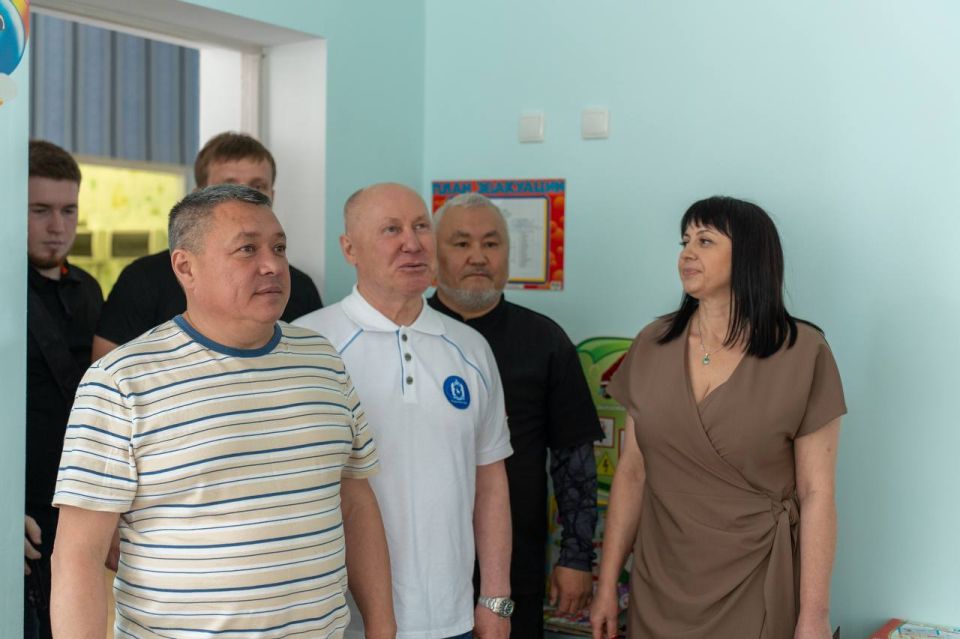 Гуманитарная миссия ямальских депутатов в подшефной Волновахе Гуманитарная миссия ямальских депутатов в подшефной Волновахе