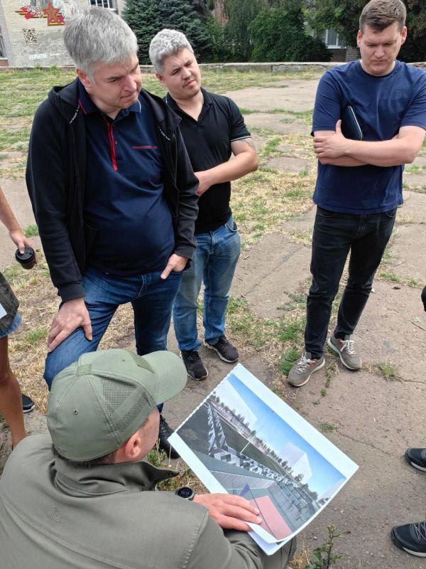 В Макеевке планируют благоустроить прилегающую территорию Лицея № 2 «Престиж» В Макеевке планируют благоустроить прилегающую территорию Лицея № 2 «Престиж»