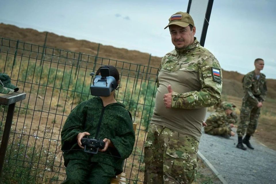 320 ребят из Адыгеи, Калмыкии, Крыма, Севастополя, ДНР, ЛНР, Астраханской, Волгоградской, Ростовской, Запорожской, Херсонской областей, Краснодарского края и Абхазии принимают участие в окружном этапе ЮФО... 320 ребят из Адыгеи, Калмыкии, Крыма, Севастополя, ДНР, ЛНР, Астраханской, Волгоградской, Ростовской, Запорожской, Херсонской областей, Краснодарского края и Абхазии принимают участие в окружном этапе ЮФО...