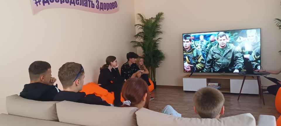 Сегодня в Молодёжном отделе им. Марии Пироговой МБУ "Центр Культуры и Досуга города Дебальцево" прошла лекция "Батя: Первый Глава", посвященная памяти первого главы Донецкой Народной Республики, Александру Владимировичу... Сегодня в Молодёжном отделе им. Марии Пироговой МБУ "Центр Культуры и Досуга города Дебальцево" прошла лекция "Батя: Первый Глава", посвященная памяти первого главы Донецкой Народной Республики, Александру Владимировичу...