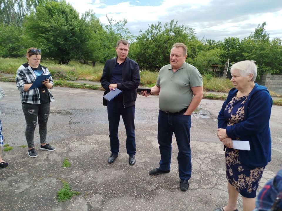 Валентин Левченко: Сегодня, совместно с депутатом Донецкого городского совета Виталием Каларашем, провел встречу с жителями ул.Крутая микрорайона "Ветка"