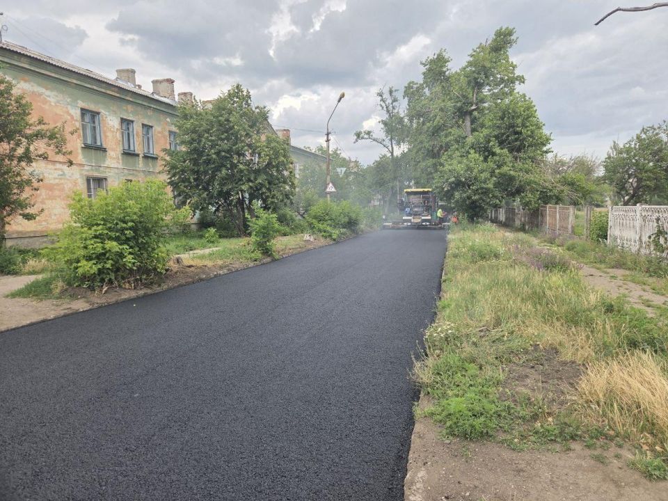 Нижегородские подрядчики отремонтировали дорогу в переулке Егорова в Харцызске Нижегородские подрядчики отремонтировали дорогу в переулке Егорова в Харцызске