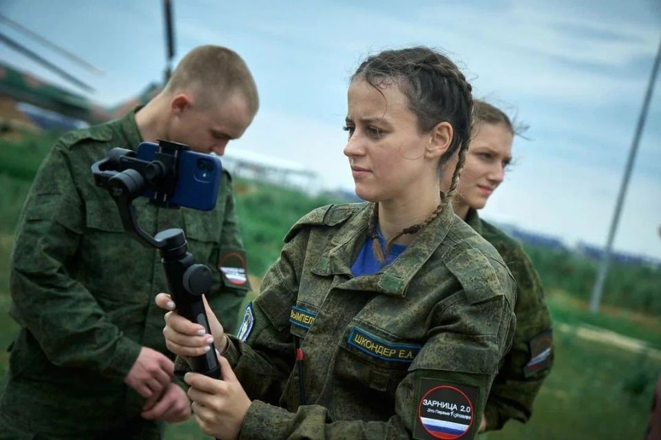 320 ребят из Адыгеи, Калмыкии, Крыма, Севастополя, ДНР, ЛНР, Астраханской, Волгоградской, Ростовской, Запорожской, Херсонской областей, Краснодарского края и Абхазии принимают участие в окружном этапе ЮФО... 320 ребят из Адыгеи, Калмыкии, Крыма, Севастополя, ДНР, ЛНР, Астраханской, Волгоградской, Ростовской, Запорожской, Херсонской областей, Краснодарского края и Абхазии принимают участие в окружном этапе ЮФО...
