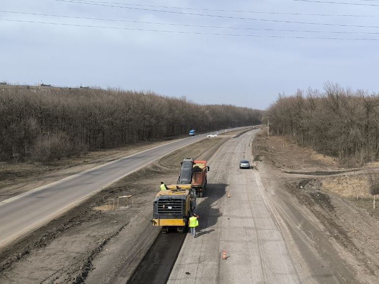 По программе ГК "Автодор" 2025 года план по укладке верхнего слоя асфальта в ДНР выполнен более чем на 50% По программе ГК "Автодор" 2025 года план по укладке верхнего слоя асфальта в ДНР выполнен более чем на 50%