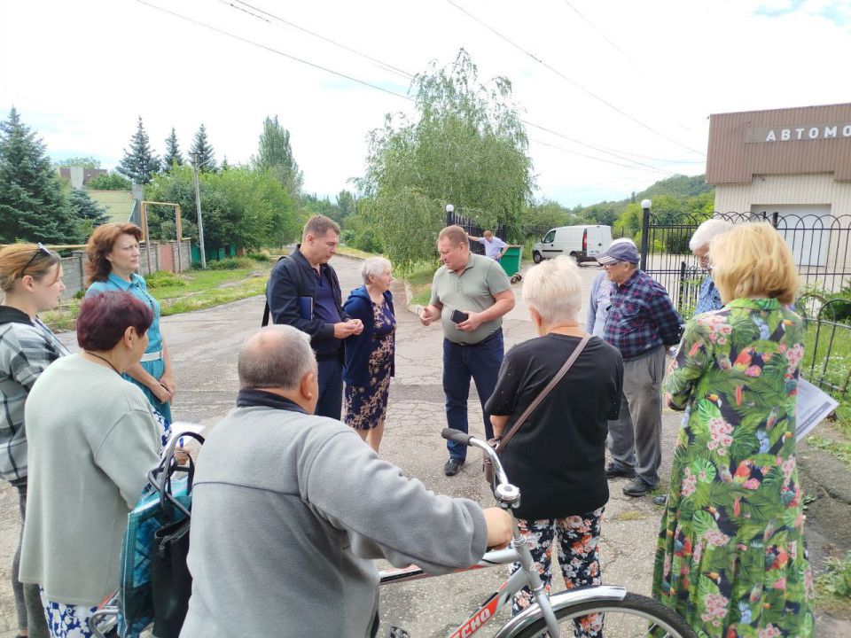 Валентин Левченко: Сегодня, совместно с депутатом Донецкого городского совета Виталием Каларашем, провел встречу с жителями ул.Крутая микрорайона "Ветка" Валентин Левченко: Сегодня, совместно с депутатом Донецкого городского совета Виталием Каларашем, провел встречу с жителями ул.Крутая микрорайона "Ветка"