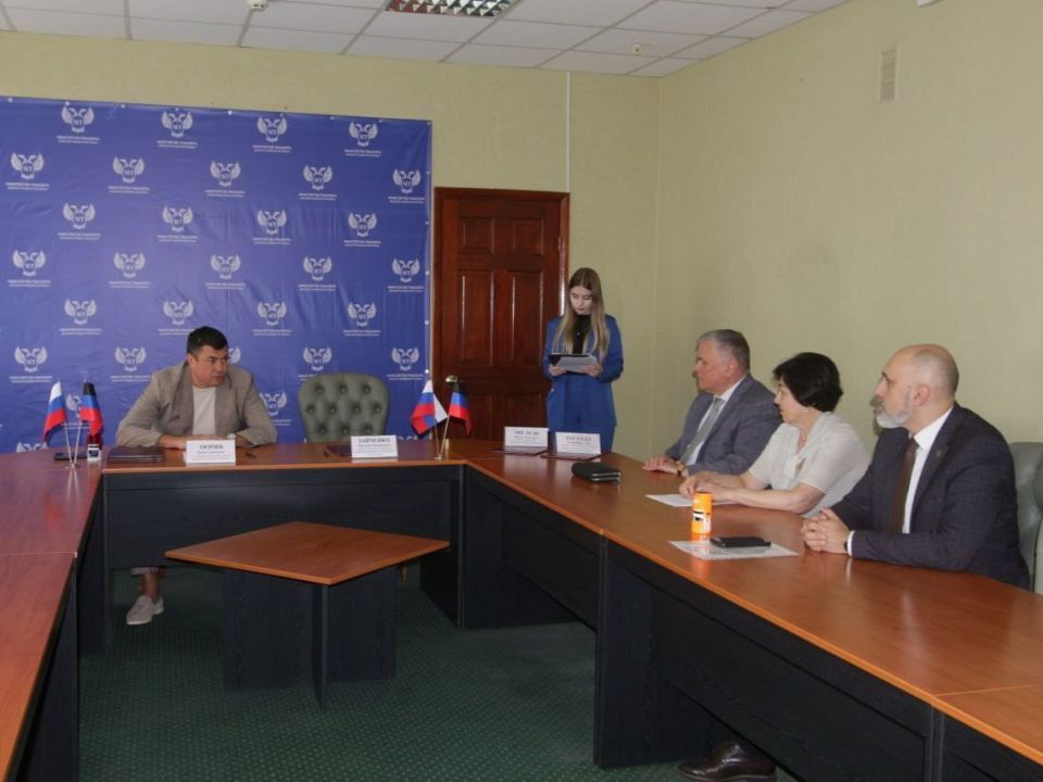 Подписаны соглашения о сотрудничестве в области профильной подготовки обучающихся и профориентационной деятельности в сфере дорожного хозяйства между Службой автомобильных дорог Донбасса и профильными вузами ДНР Подписаны соглашения о сотрудничестве в области профильной подготовки обучающихся и профориентационной деятельности в сфере дорожного хозяйства между Службой автомобильных дорог Донбасса и профильными вузами ДНР