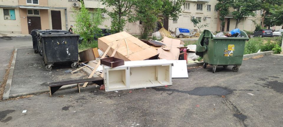 «Коммунальник» освободил территории Жовтневого района от 60 кубометров мусора «Коммунальник» освободил территории Жовтневого района от 60 кубометров мусора