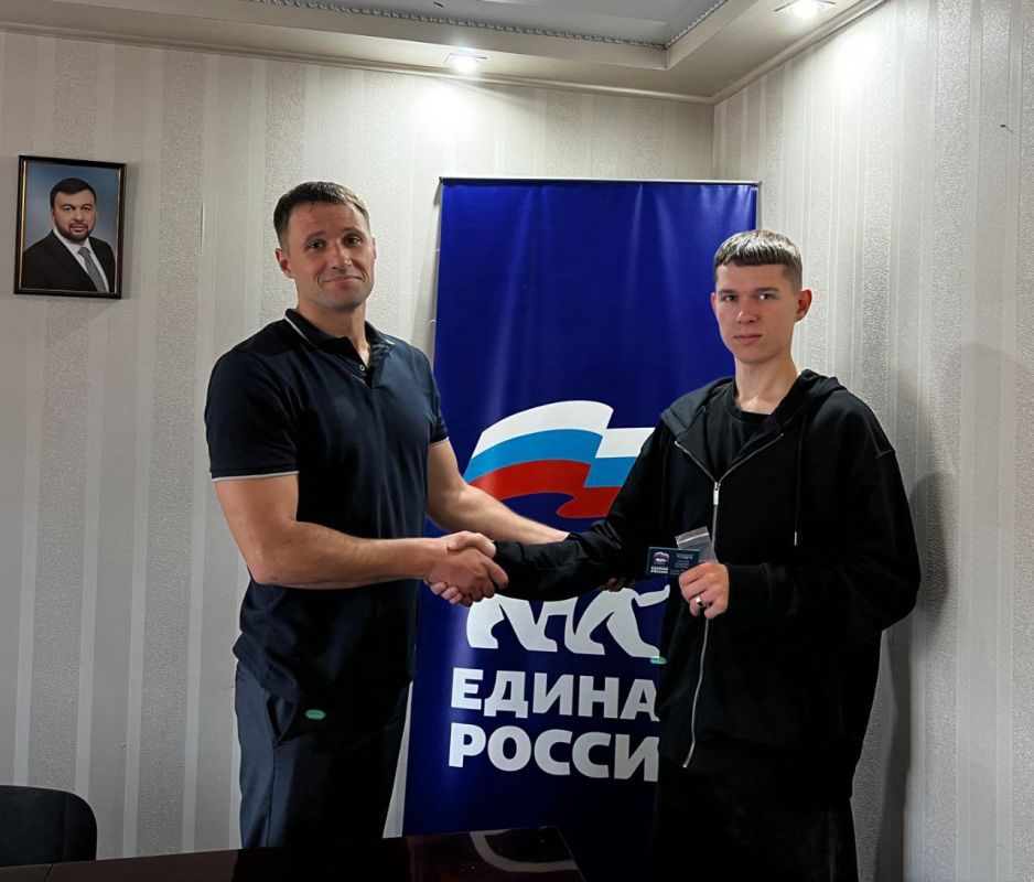 Первичное отделение №834 Торезского местного отделения партии "Единая Россия"пополнилось новыми членами Первичное отделение №834 Торезского местного отделения партии "Единая Россия"пополнилось новыми членами
