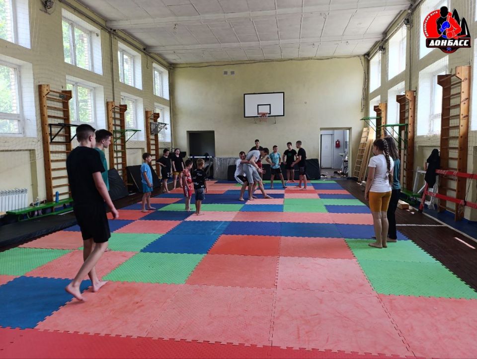 Состоялась тренировка спортсменов из бойцовского клуба «Донбасс» Состоялась тренировка спортсменов из бойцовского клуба «Донбасс»