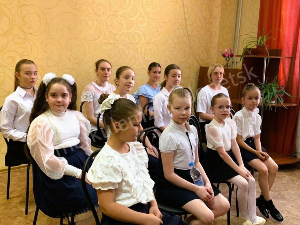 26 июня во Дворце культуры им. В.В. Куйбышева в рамках проекта «Историческая память» партии «Единая Россия» прошёл познавательный час под названием «История огненного подвига Николая Гастелло» 26 июня во Дворце культуры им. В.В. Куйбышева в рамках проекта «Историческая память» партии «Единая Россия» прошёл познавательный час под названием «История огненного подвига Николая Гастелло»