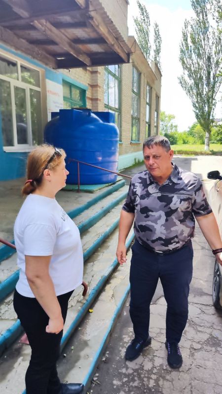 Иван Приходько: Во время рабочего визита в Горловку депутат Кемеровского городского Совета народных депутатов VII созыва, генеральный директор ООО «Кузбассоблгаз» Константин Николаевич Бондарев и главный инженер ООО... Иван Приходько: Во время рабочего визита в Горловку депутат Кемеровского городского Совета народных депутатов VII созыва, генеральный директор ООО «Кузбассоблгаз» Константин Николаевич Бондарев и главный инженер ООО...