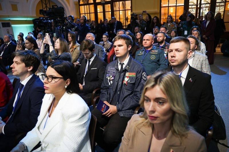 Александр Волошин: Продолжаю работу в Нижнем Новгороде, где проходит XII Форум регионов России и Беларуси Александр Волошин: Продолжаю работу в Нижнем Новгороде, где проходит XII Форум регионов России и Беларуси