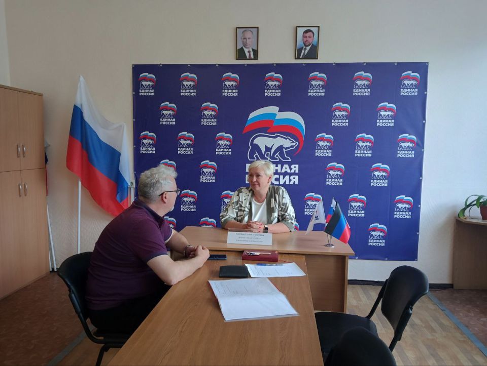 Депутат Дебальцевского городского совета Донецкой Народной Республики Елена Кошман провела личный прием граждан в общественной приемной Всероссийской политической партии «Единая Россия» Депутат Дебальцевского городского совета Донецкой Народной Республики Елена Кошман провела личный прием граждан в общественной приемной Всероссийской политической партии «Единая Россия»