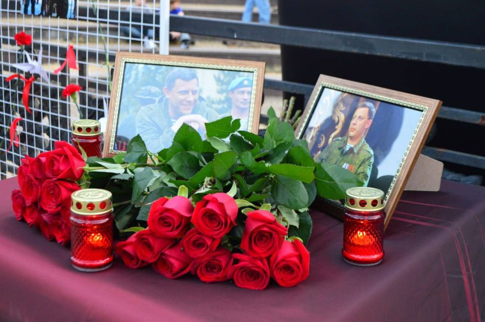 «Он для нас был и остается настоящим примером»: В Донецке возложили цветы к месту гибели Александра Захарченко «Он для нас был и остается настоящим примером»: В Донецке возложили цветы к месту гибели Александра Захарченко