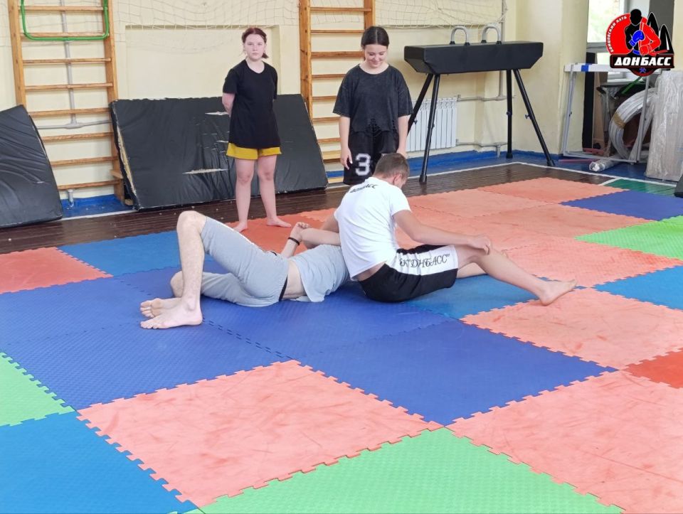 Состоялась тренировка спортсменов из бойцовского клуба «Донбасс» Состоялась тренировка спортсменов из бойцовского клуба «Донбасс»