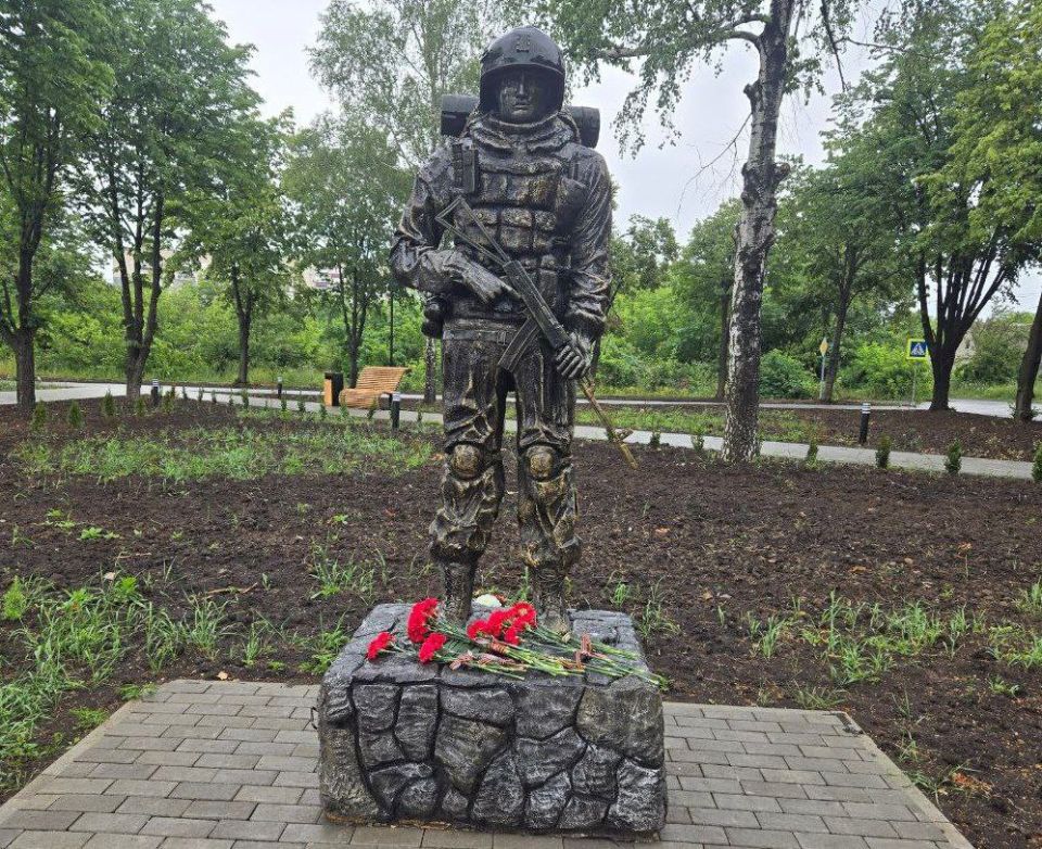 Сергей Желновач: В Дебальцево почтили память первого Главы ДНР в его день рождения Сергей Желновач: В Дебальцево почтили память первого Главы ДНР в его день рождения